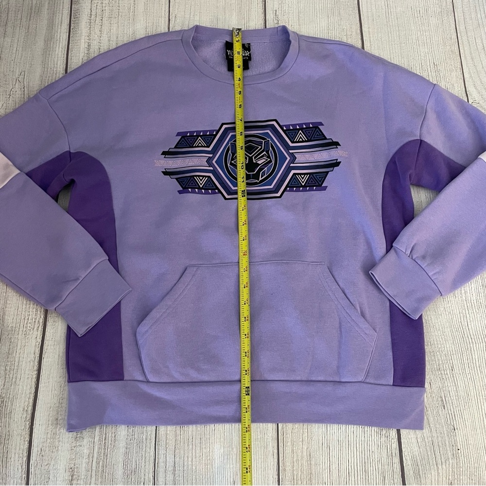 BLACK PANTHER Her Universe Women’s Purple Lavender Graphic Sweatshirt Size Med - Picture 6 of 9